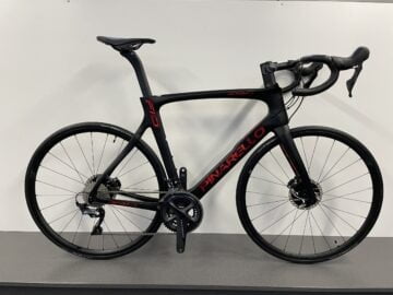 Pinarello Dogma F10 Disc - Matzwart / Rood - Wagenberg 2-Wielers