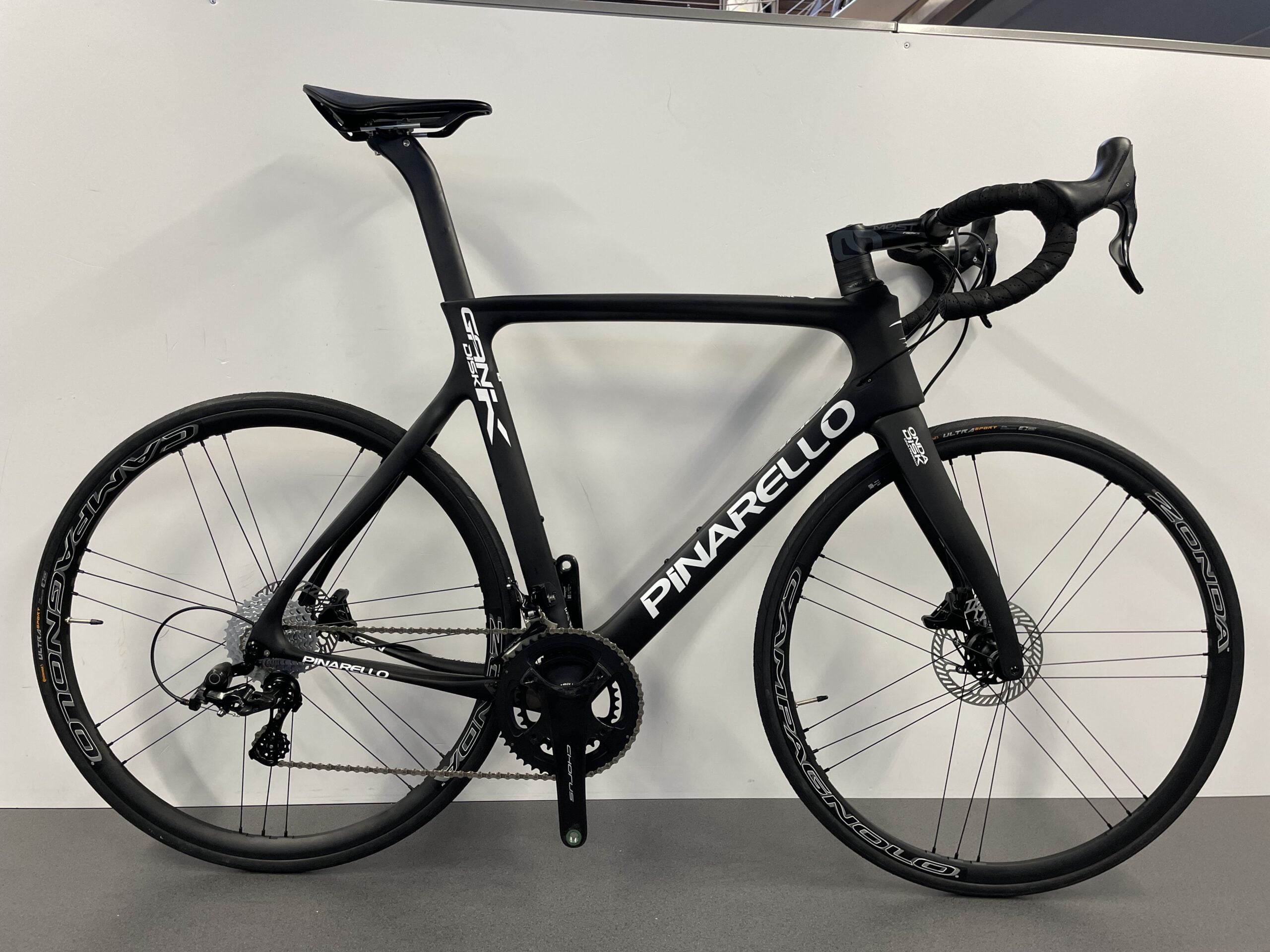 nauwelijks hoeveelheid verkoop vaccinatie Pinarello Gan-K disc Campagnolo Chorus racefiets. - Wagenberg 2-Wielers