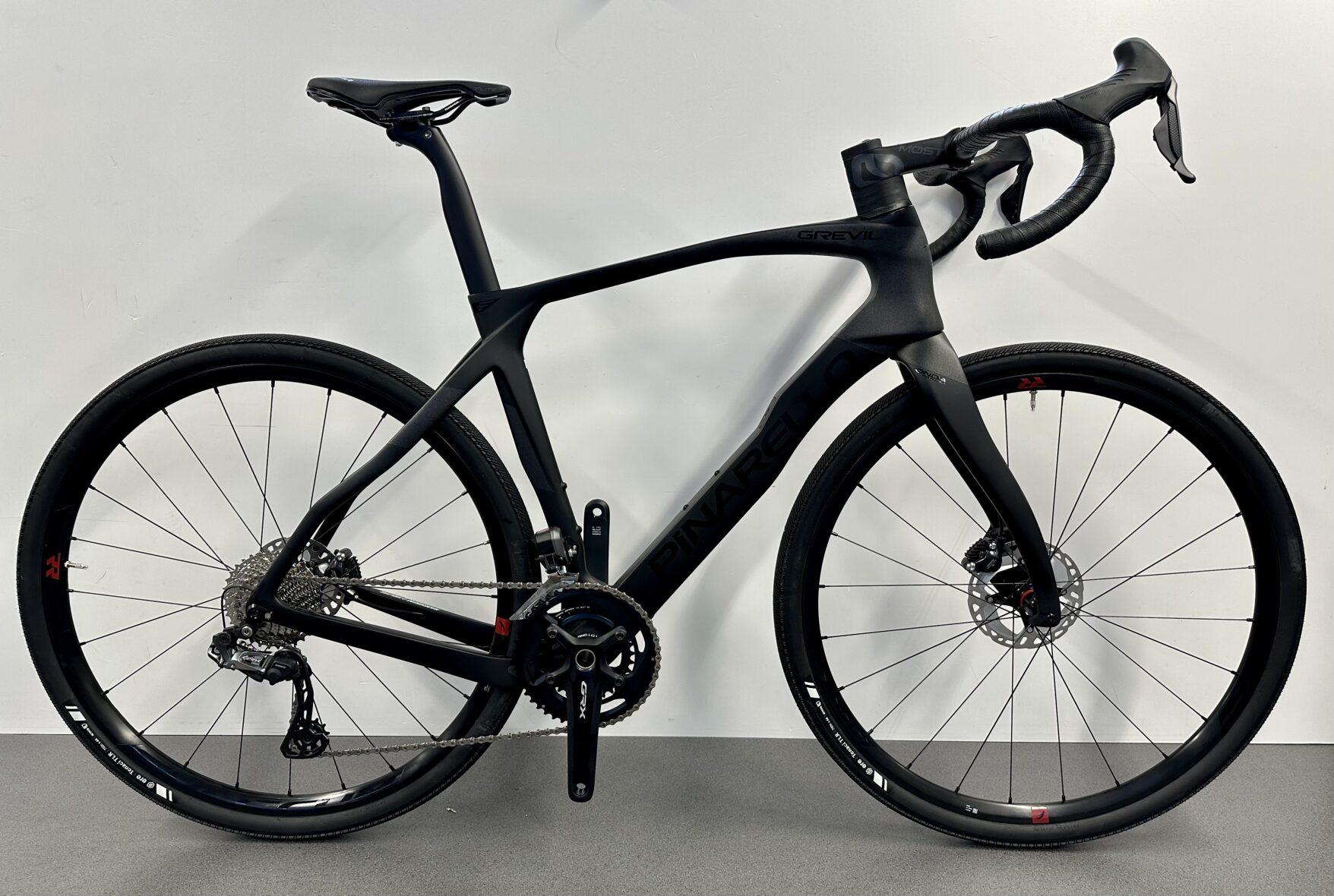 Pinarello – GREVIL F Shimano GRX Di2 (FIETS)