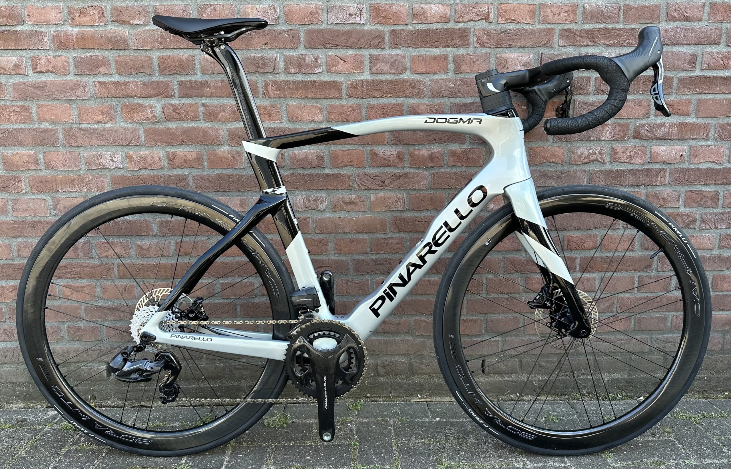 Photo - Pinarello Dogma F Campagnolo Super Record Wireless EPS – Bora 56 occ