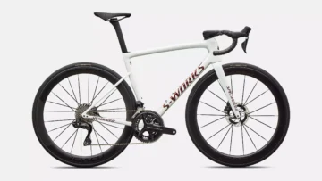 94926-00_TARMAC-SL8-SW-DI2-METWHTSIL-CMLNREDGLD-BLK_HERO-PDP