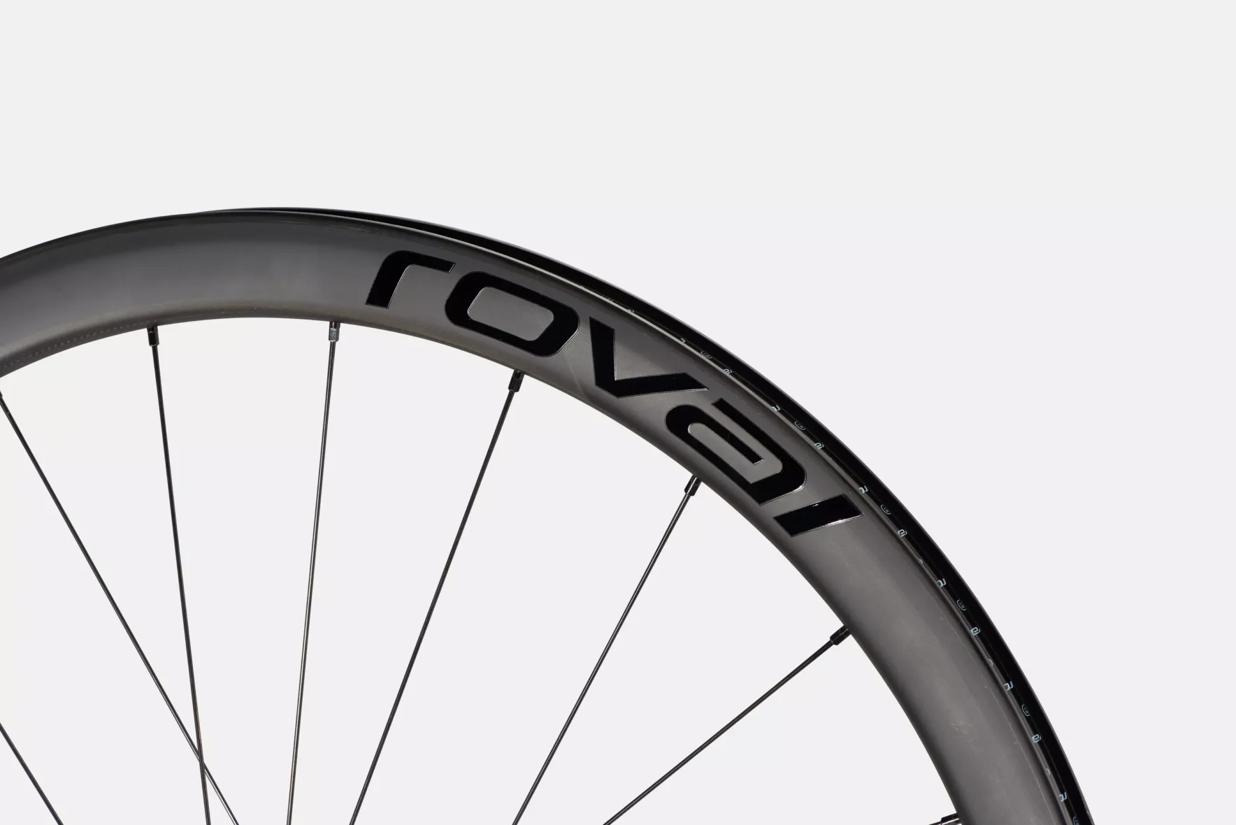 30021-450_WHL_C-38-DISC-WHEELSET-SATIN-CARBON-BLK_DEPTH